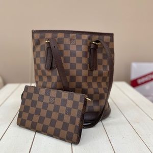 Louis Vuitton Damier Ebene Marais Bucket Bag